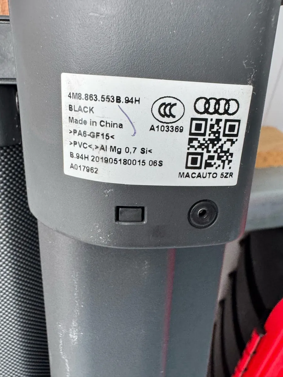 Good condition rear load black Cover for Audi Q8 - Image 2