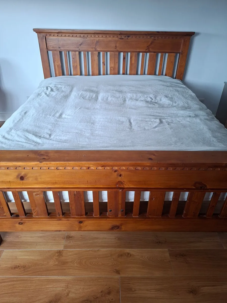 King size bed - Image 4