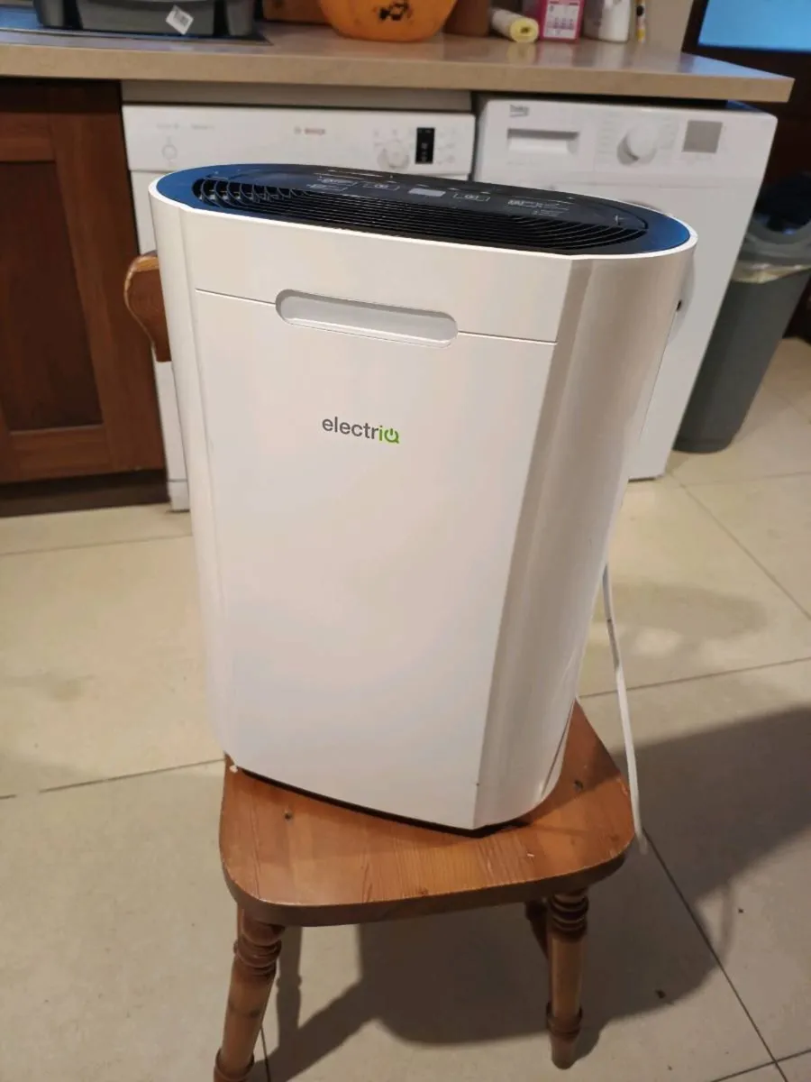 ElectriQ CD12P 12L Dehumidifier - Image 1