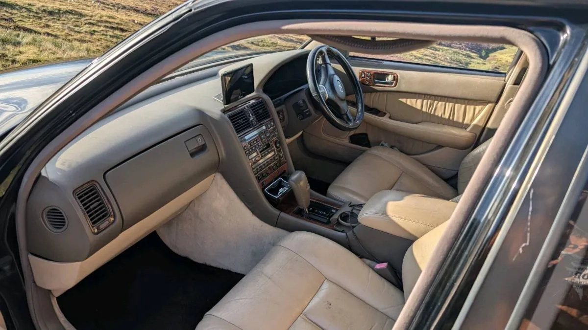 1990 Lexus LS400 - Image 4