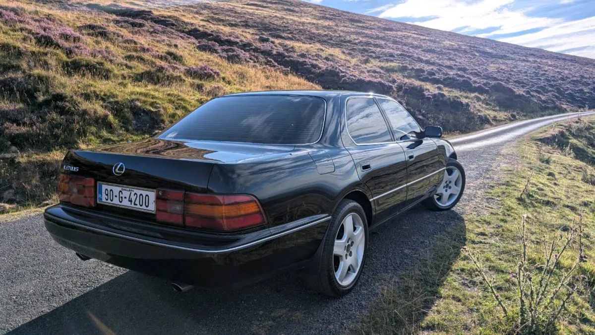 1990 Lexus LS400 - Image 3