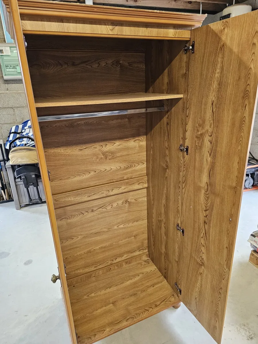 Wardrobe & chest of drawers - Image 2