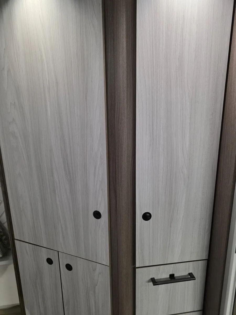 Late 2024 Coachman Lusso 2 4 Berth. Like new! - Image 4