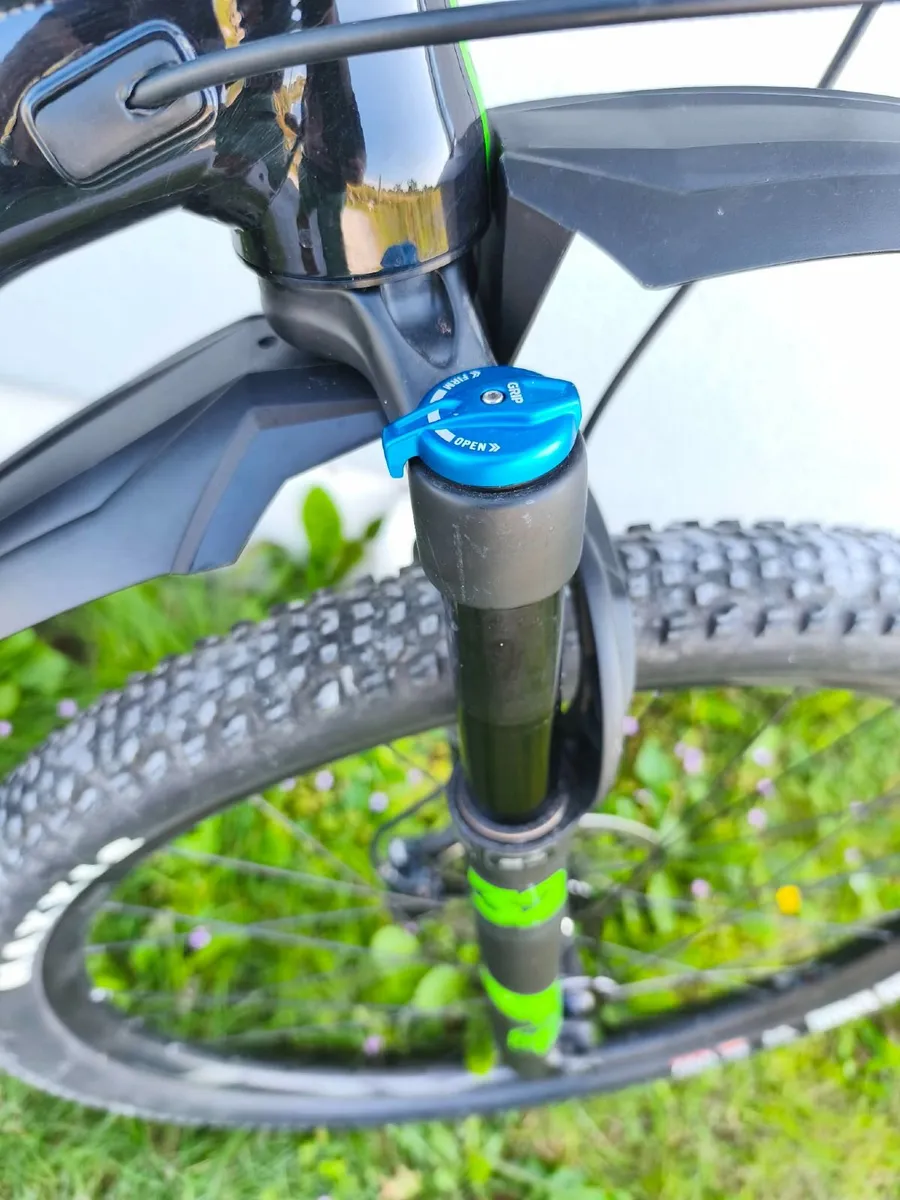 Giant full suspension bike - Image 4