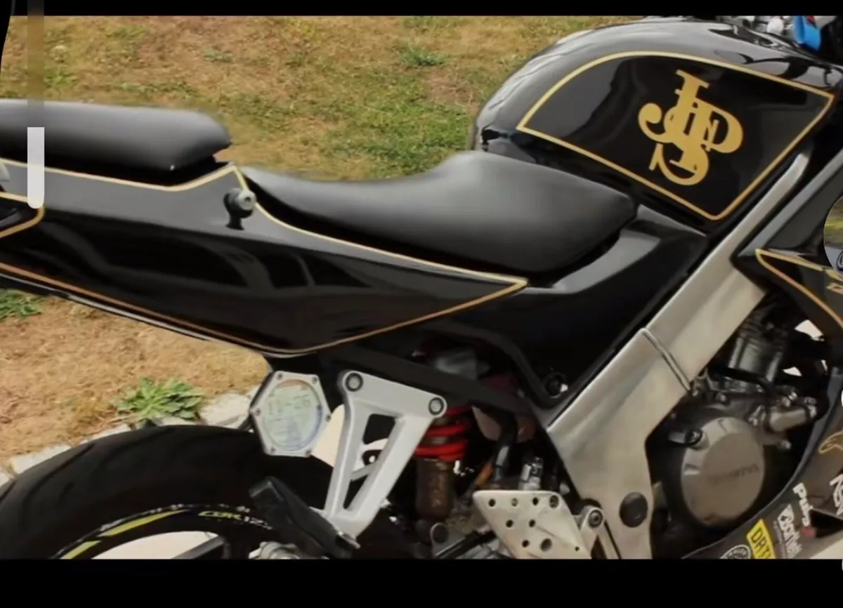 Honda cbr125r 2005 - Image 3