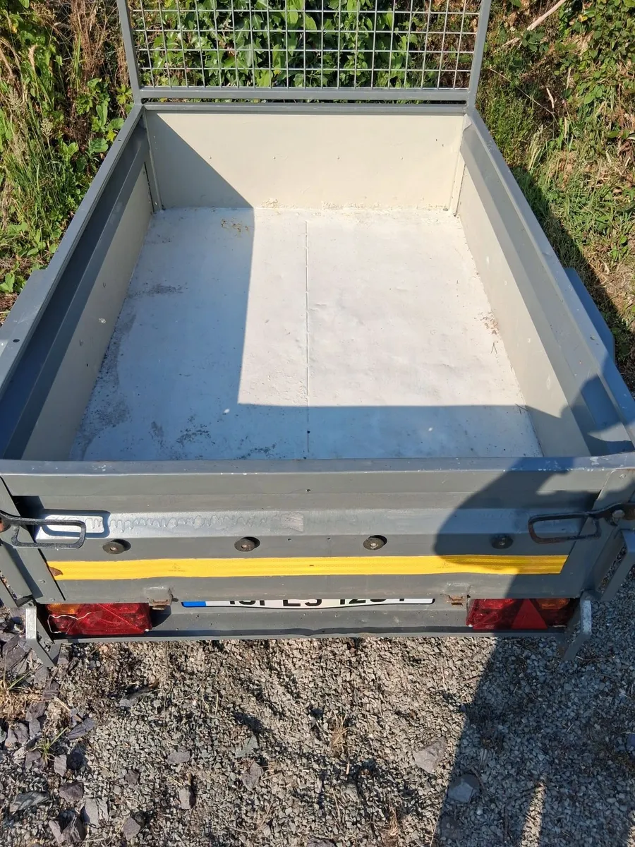 Trailer - Image 2