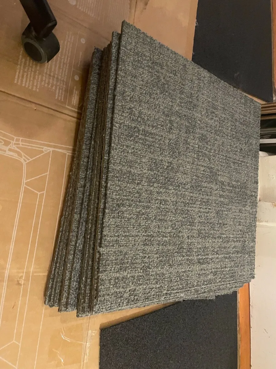 Grey carpet tiles - Image 1