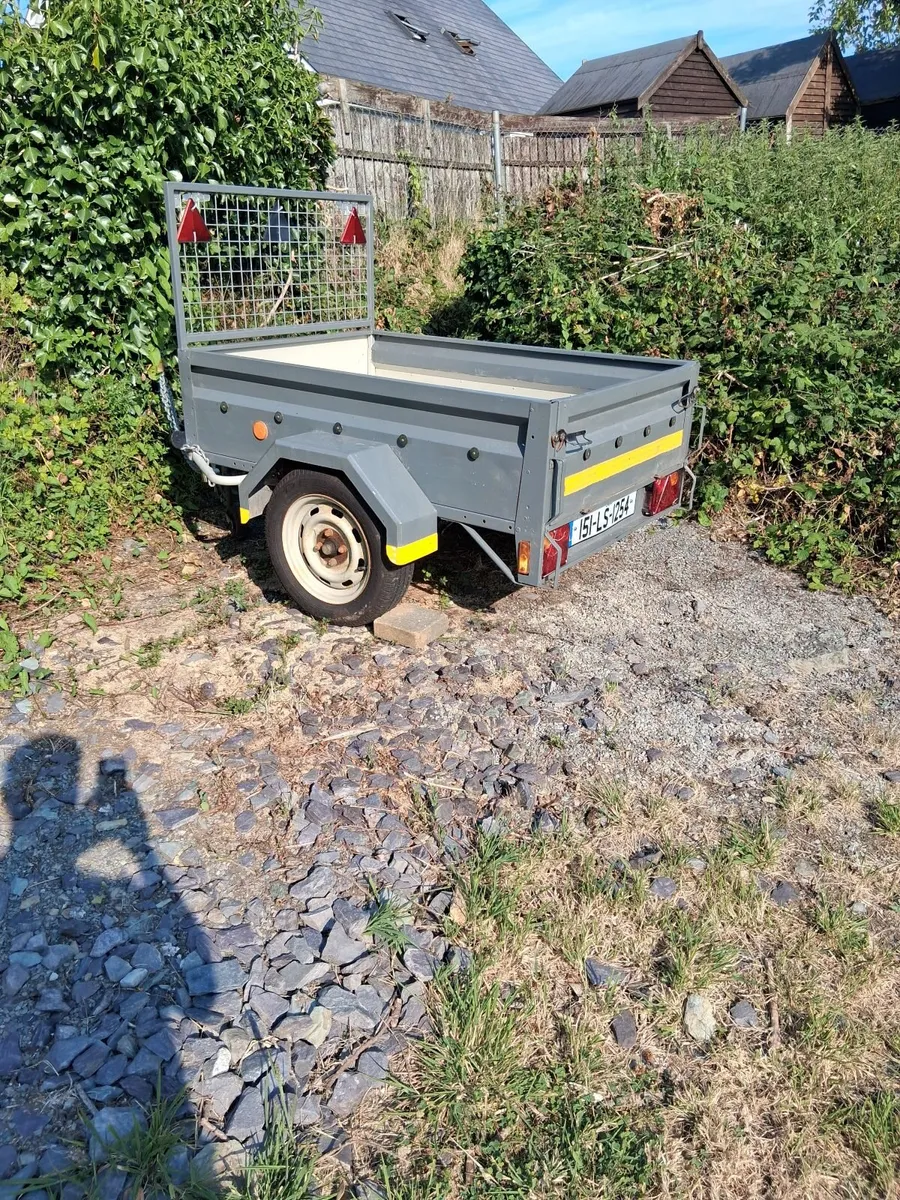 Trailer - Image 1