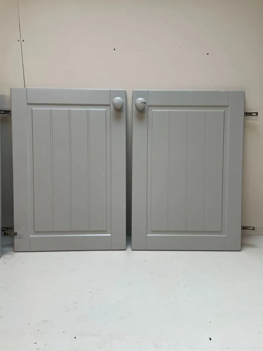 Kitchen cabinet doors, wall bracket & pelmit plint - Image 2