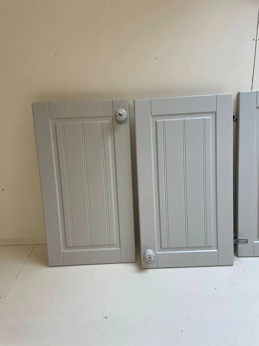 Kitchen cabinet doors, wall bracket & pelmit plint - Image 3
