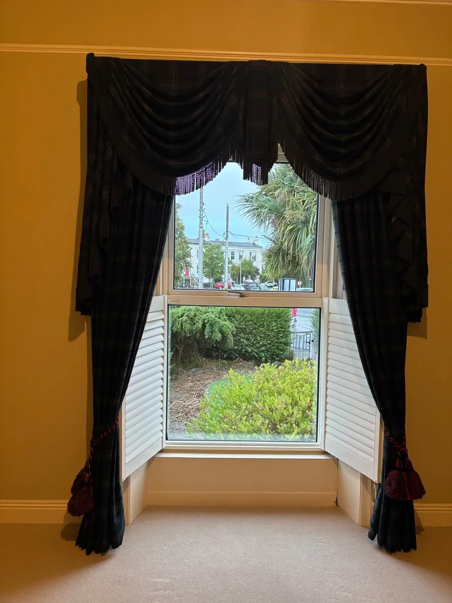 Curtains - Image 3