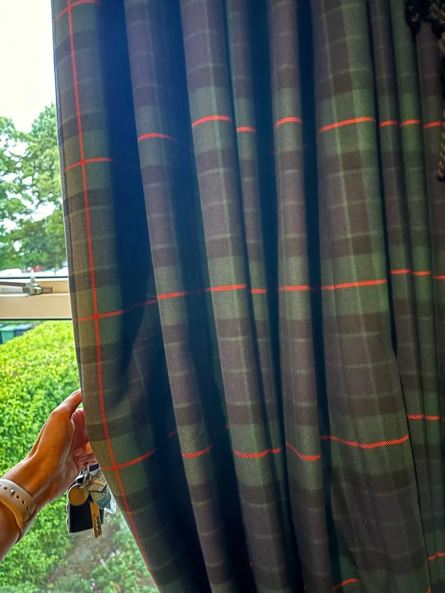Curtains - Image 4