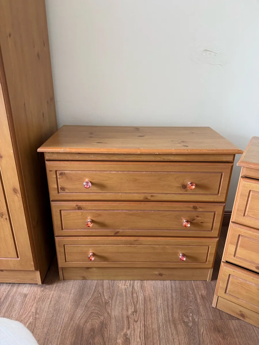 Bedroom set-wardrobe, chest of drawers, lockers - Image 3