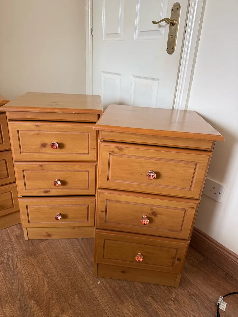 Bedroom set-wardrobe, chest of drawers, lockers - Image 4