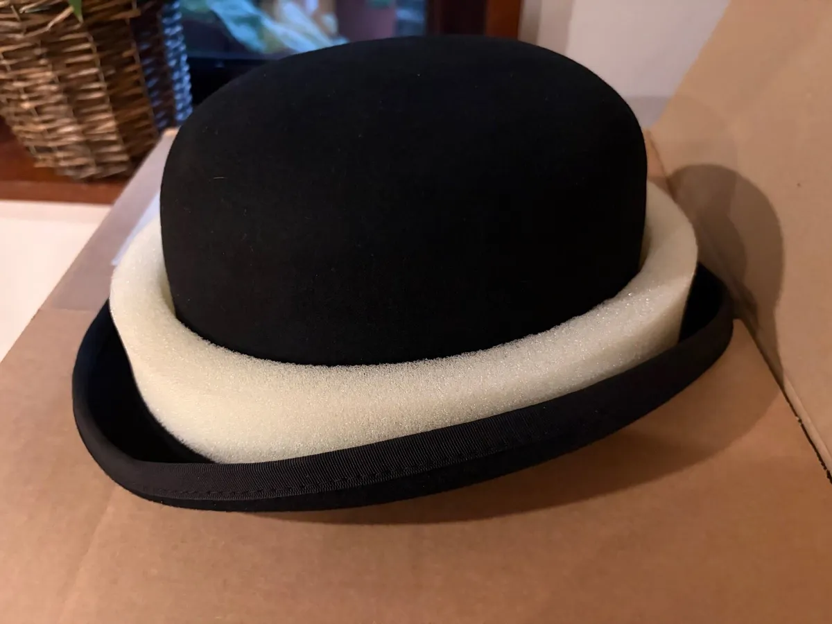 Horse riding showing hat - Image 1