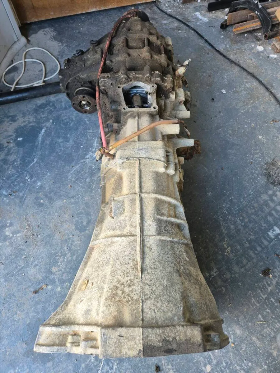 Nissan patrol engine 2.8 and gearbox - Image 2