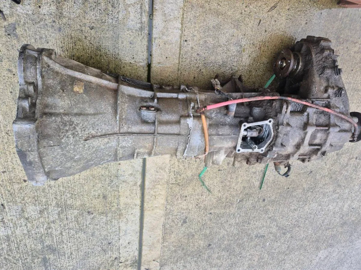 Nissan patrol engine 2.8 and gearbox - Image 3