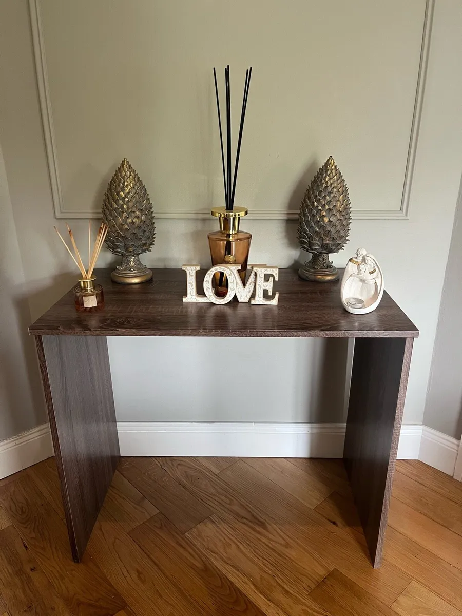 Table/desk - Image 1