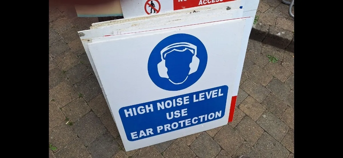 Cardboard site safety signs - Image 1