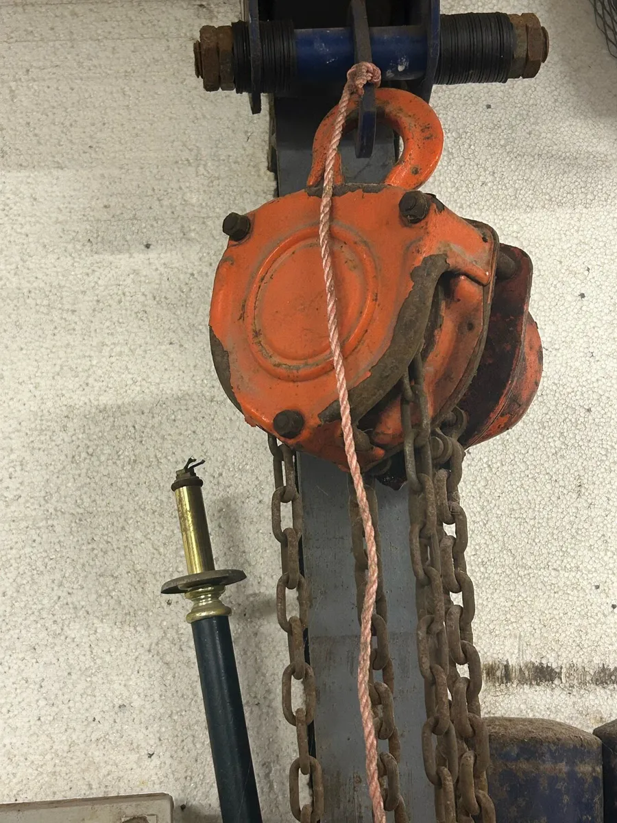 Chain Hoist - Image 1