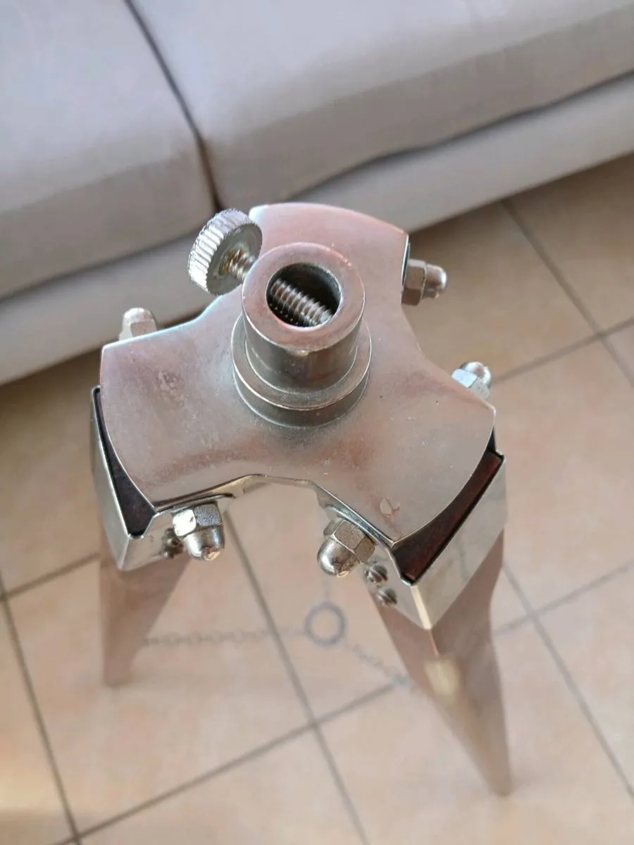 Tripod - Image 2