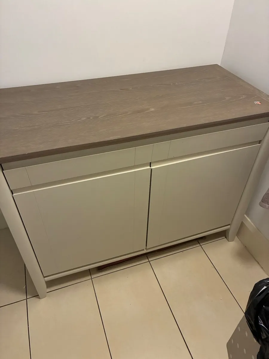 Table, chairs and side cupboard - Image 4