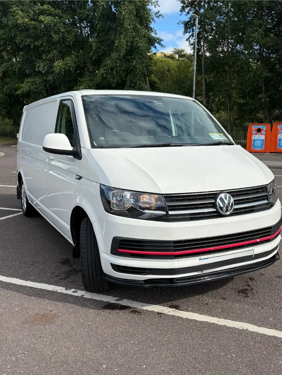 Volkswagen Transporter 2017 - Image 2