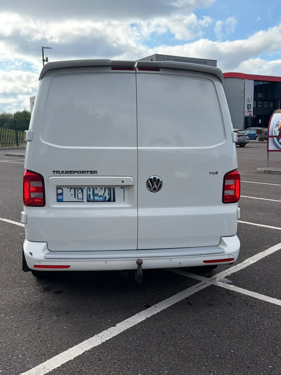Volkswagen Transporter 2017 - Image 3