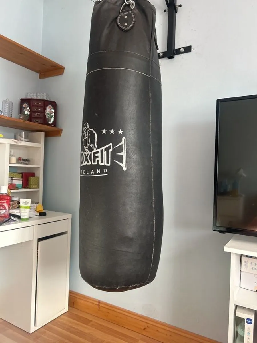 Box fit boxing bag plus wall bracket - Image 1