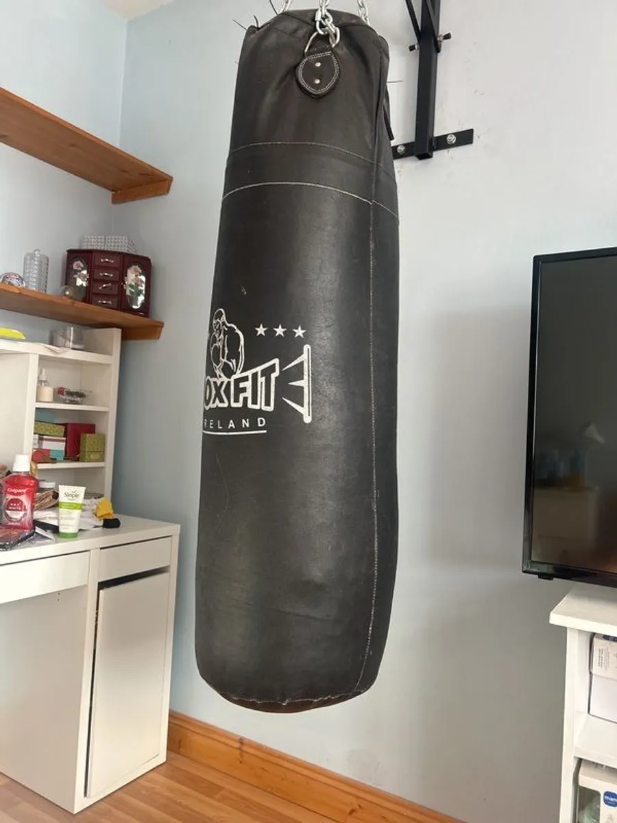 Box fit boxing bag plus wall bracket - Image 2
