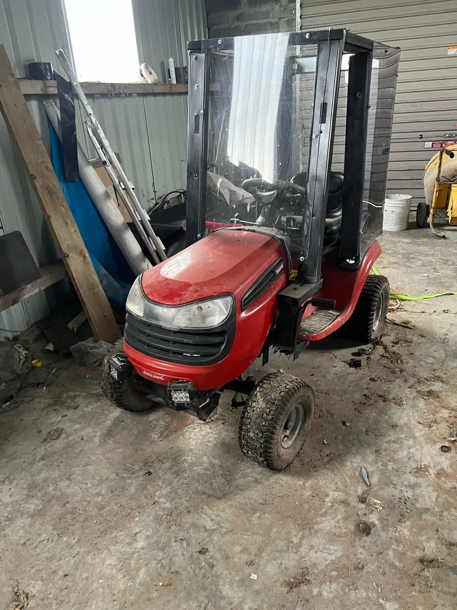 Lawn tractor - Image 1