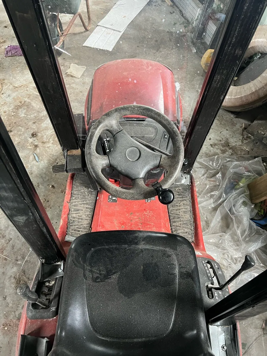 Lawn tractor - Image 3