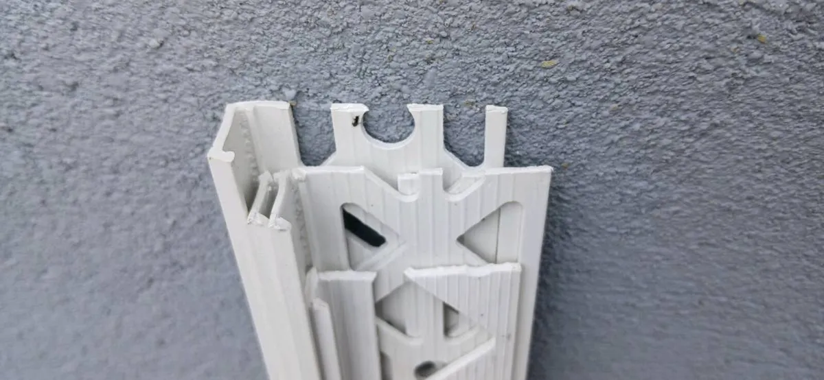 Angle and stop bead plastering - Image 2