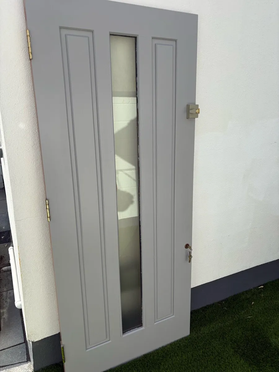 Front door - Image 2