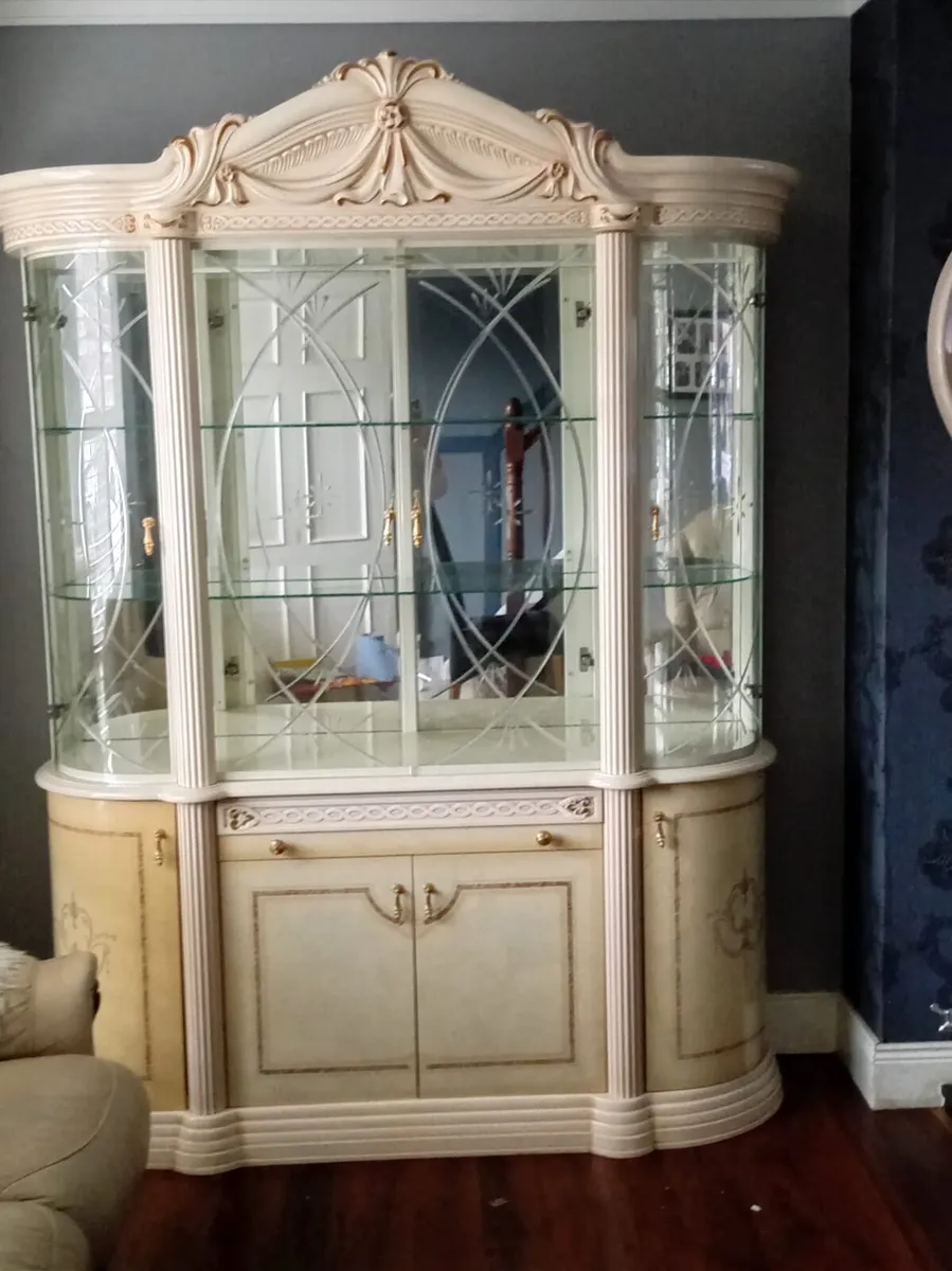 Leonardo Italian cabinets and mirror - Image 1