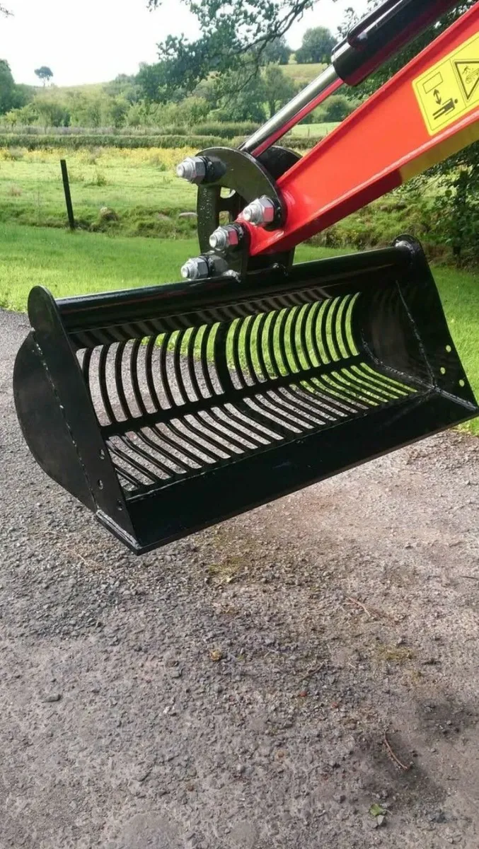 MINI DIGGER RIDDLE BUCKET 25mm pins - Image 1
