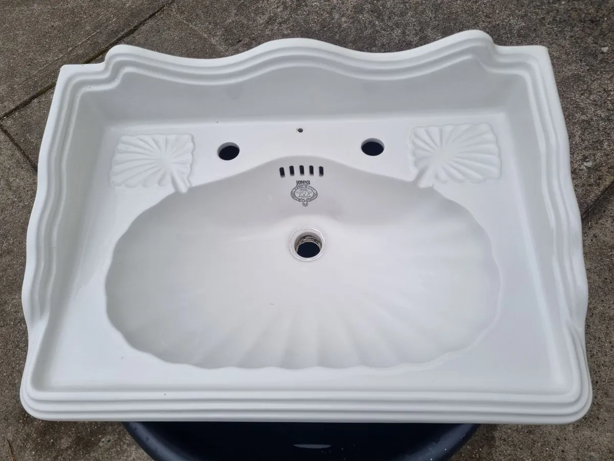 Bathroom sink - Image 2