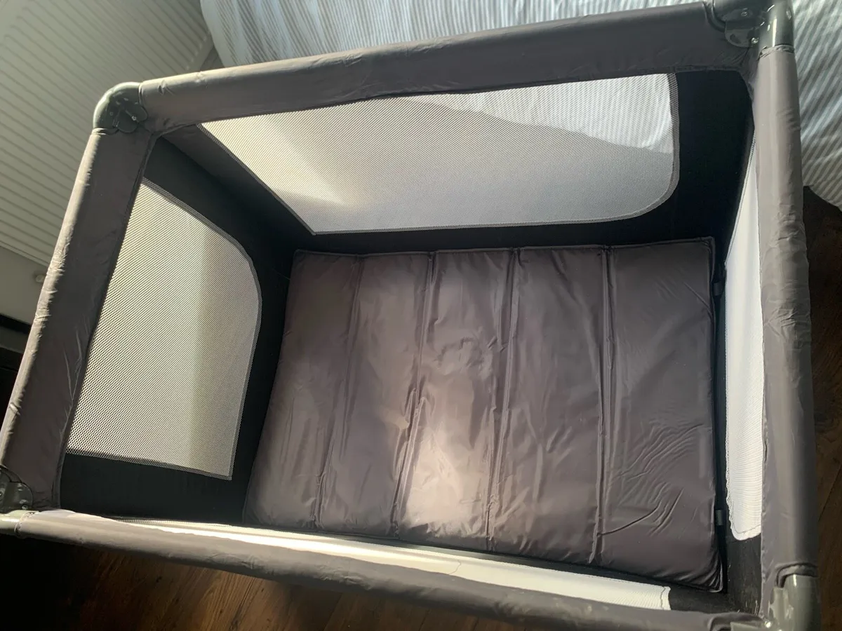 Travel Cot with carry bag - Image 2
