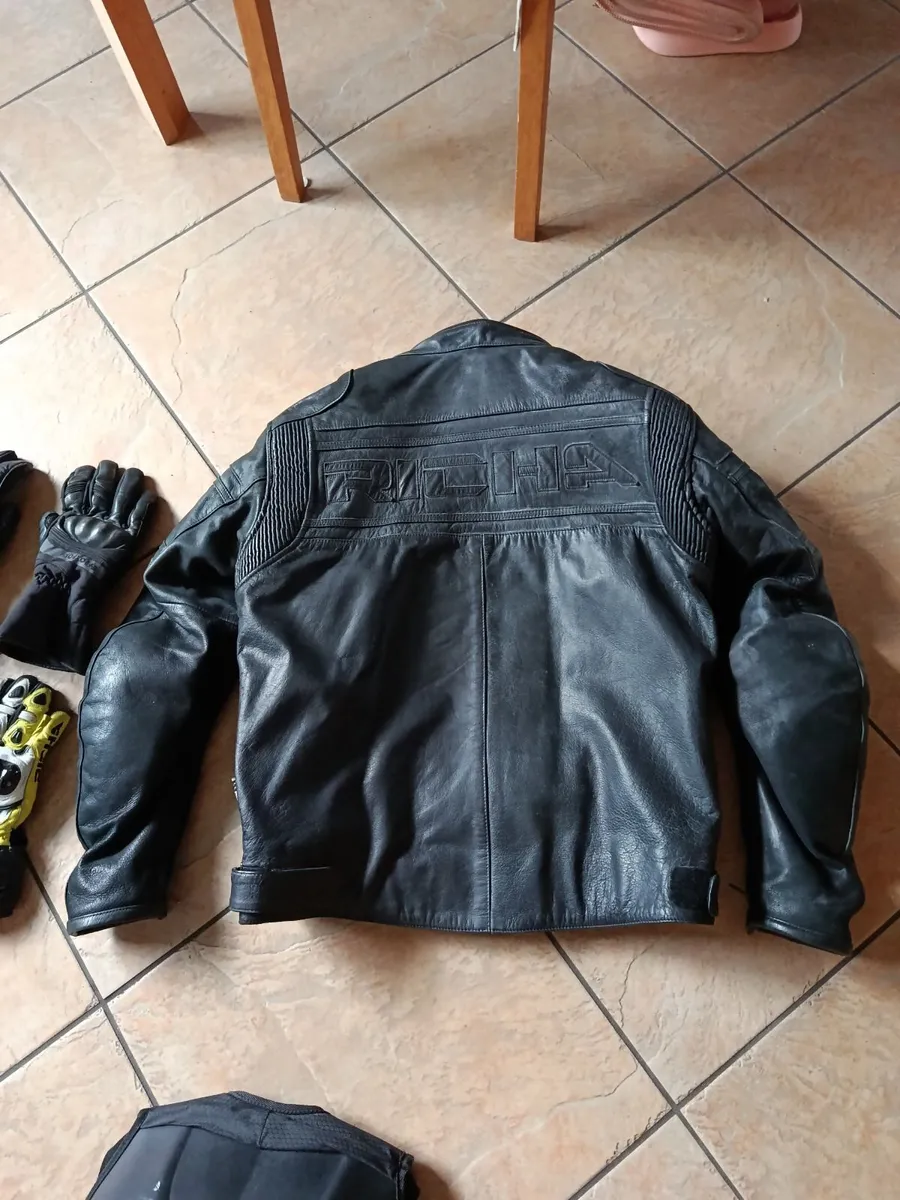 Clothes and lifestyle - Image 1