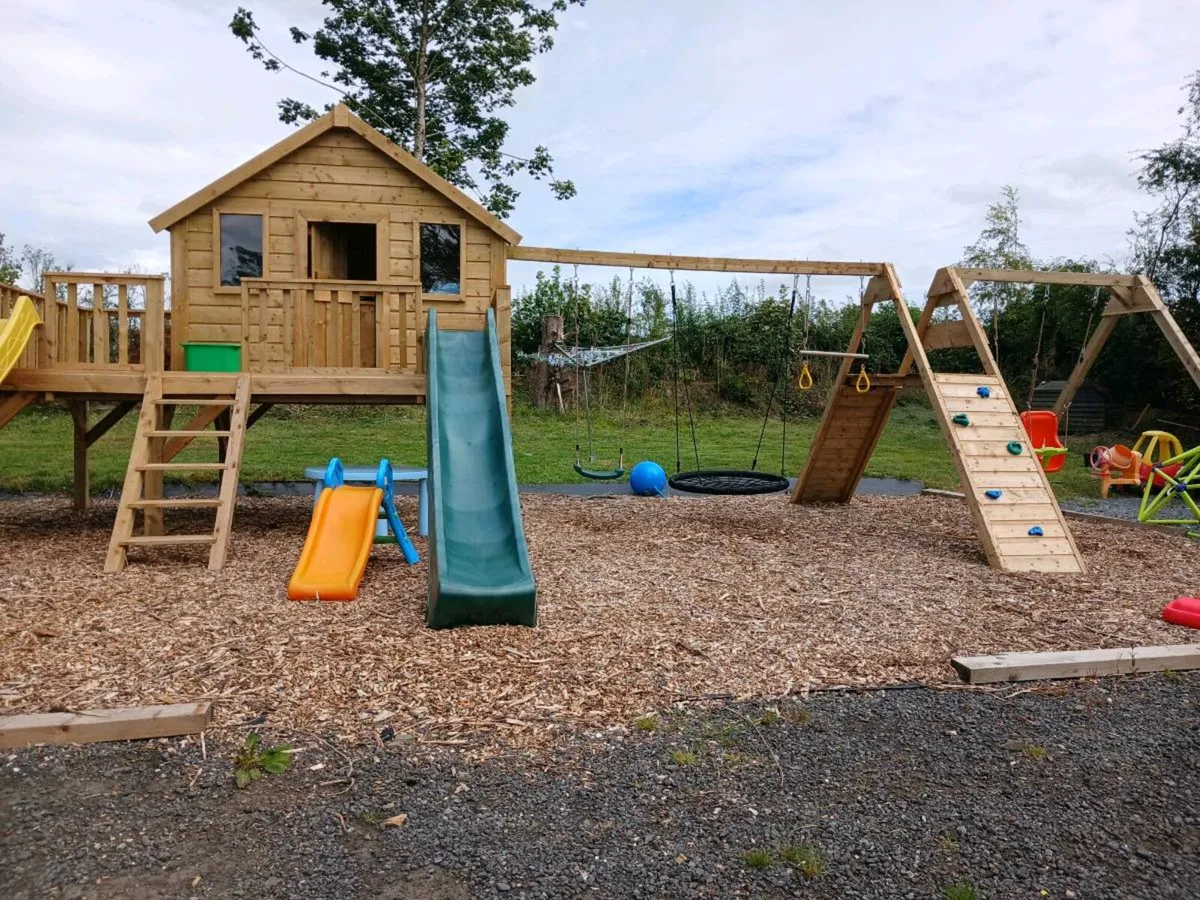 Playhouses,  swings and more - Image 3