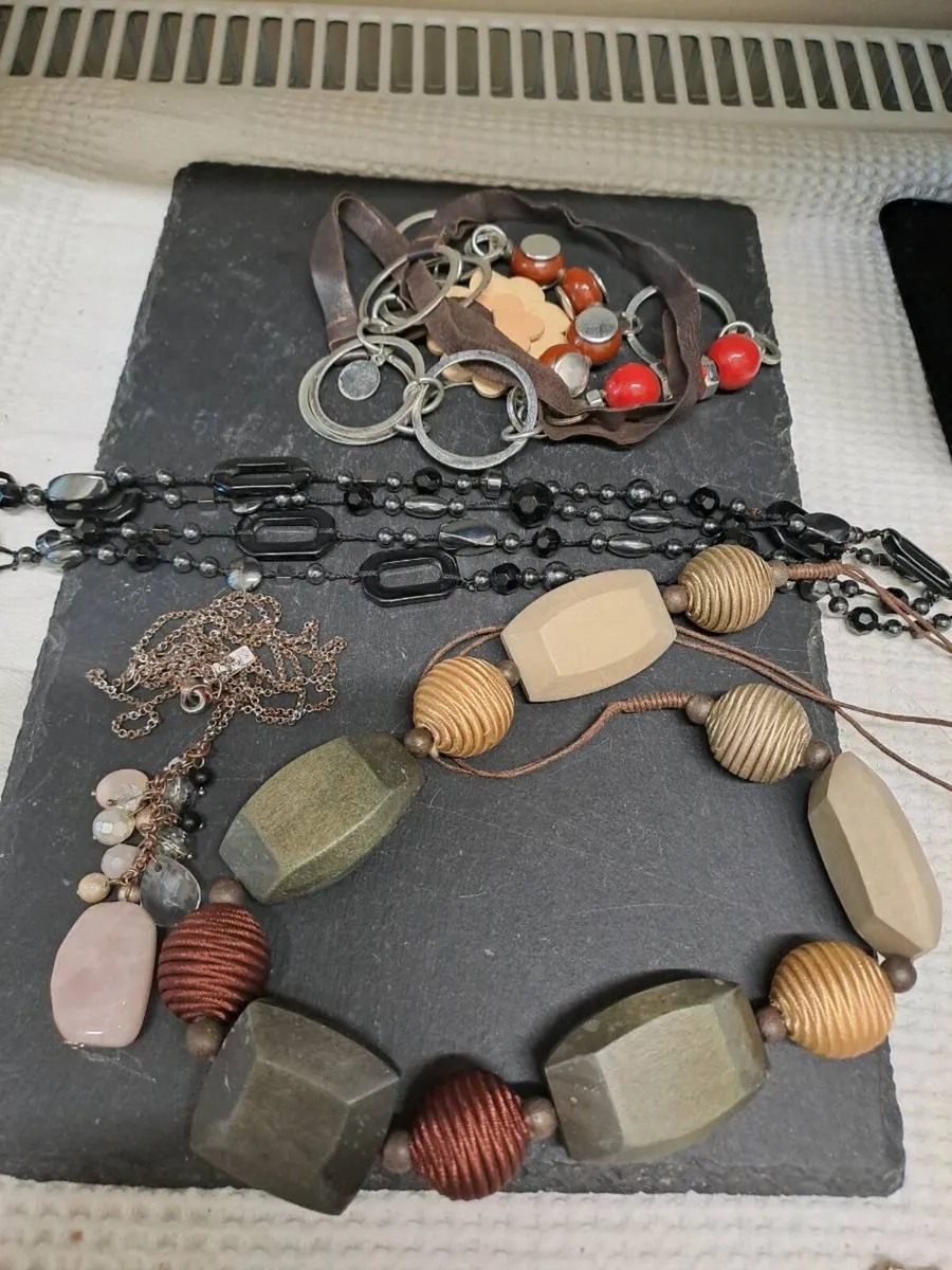 72 piece jewellery lot with box - Image 4