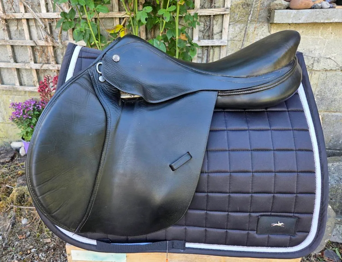 Heritage jump saddle - Image 1