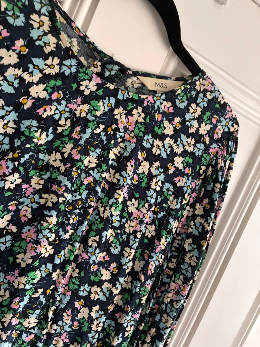 M&S Ditsy Floral Super Flattering Dress: Size 12 - Image 2