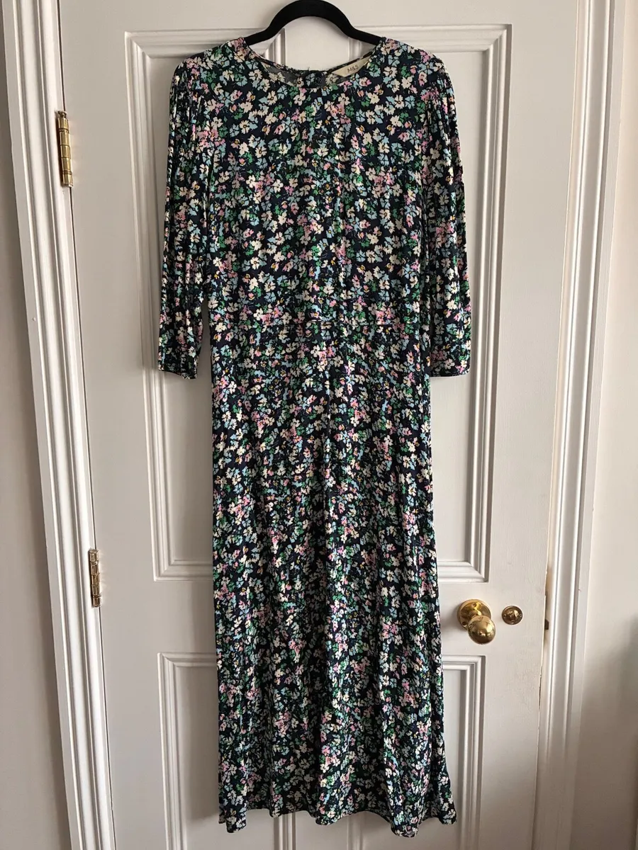 M&S Ditsy Floral Super Flattering Dress: Size 12 - Image 3