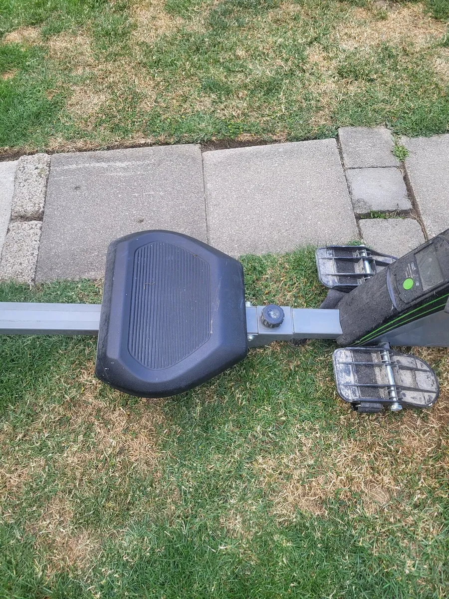 Rowing Machine - Image 2