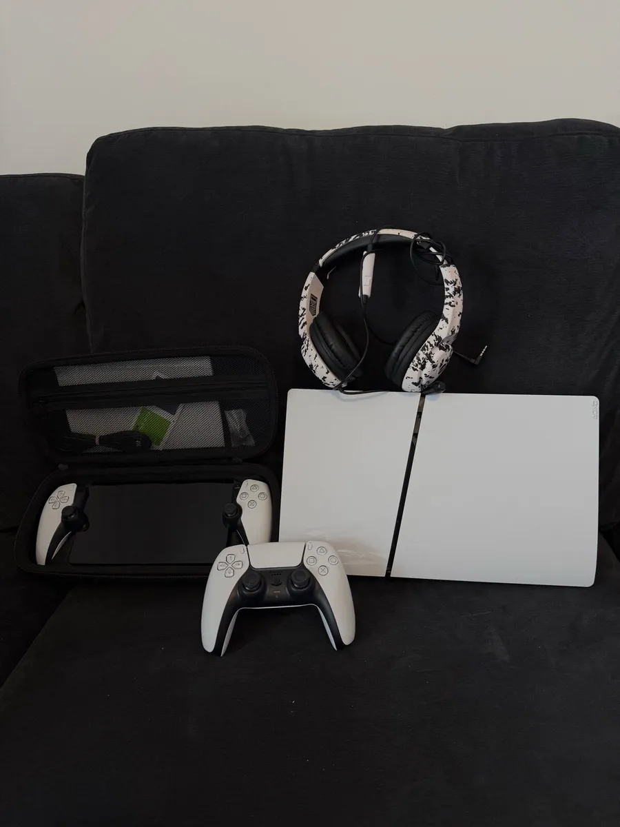 PlayStation 5 and PlayStation Portal bundle - Image 1
