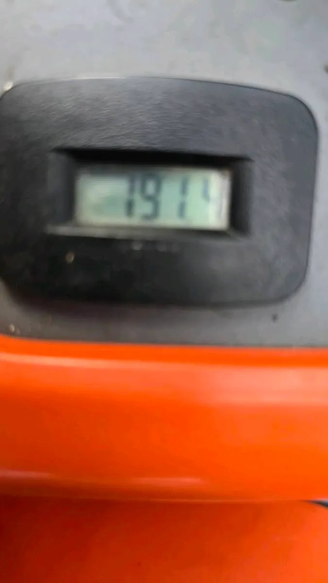 Husqvarna R318 AS NEW - Image 3