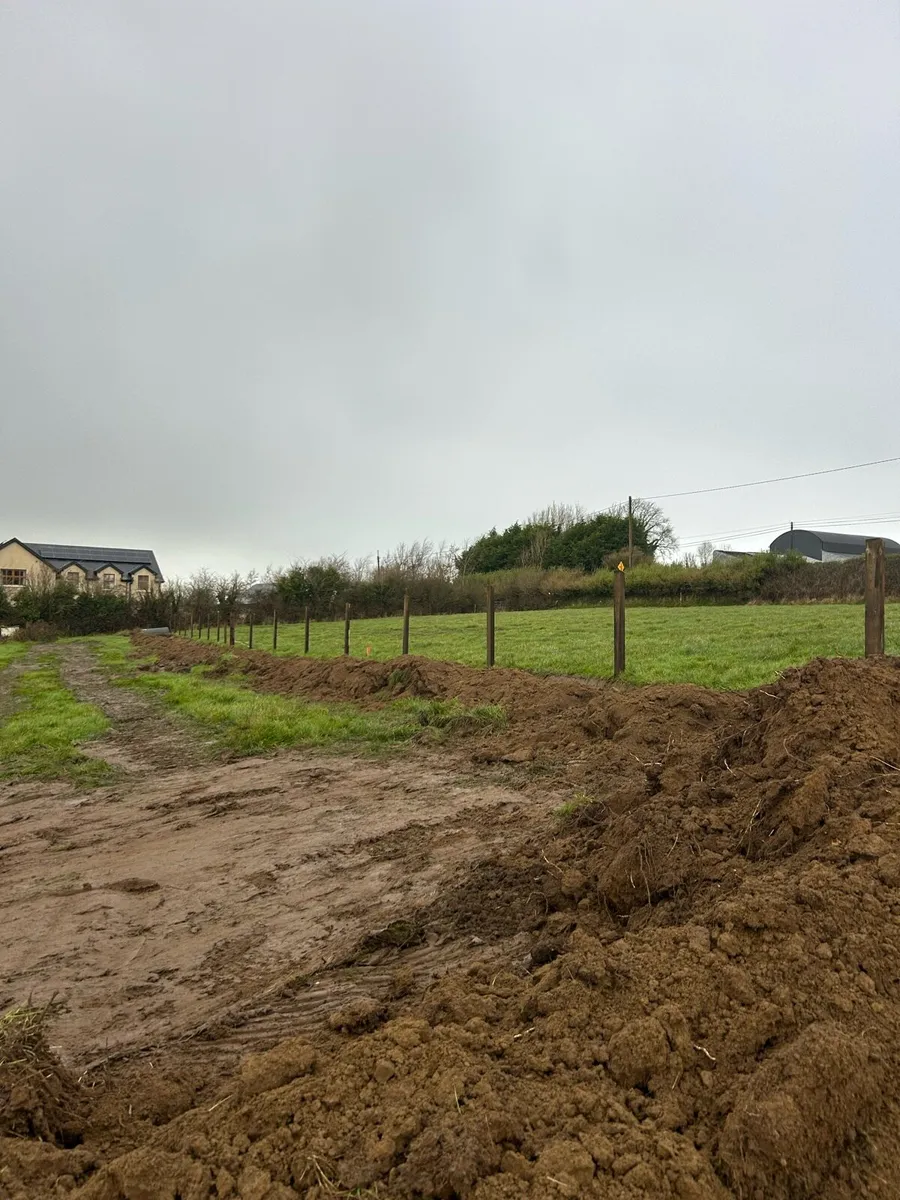 Fencing Contractor - Image 4