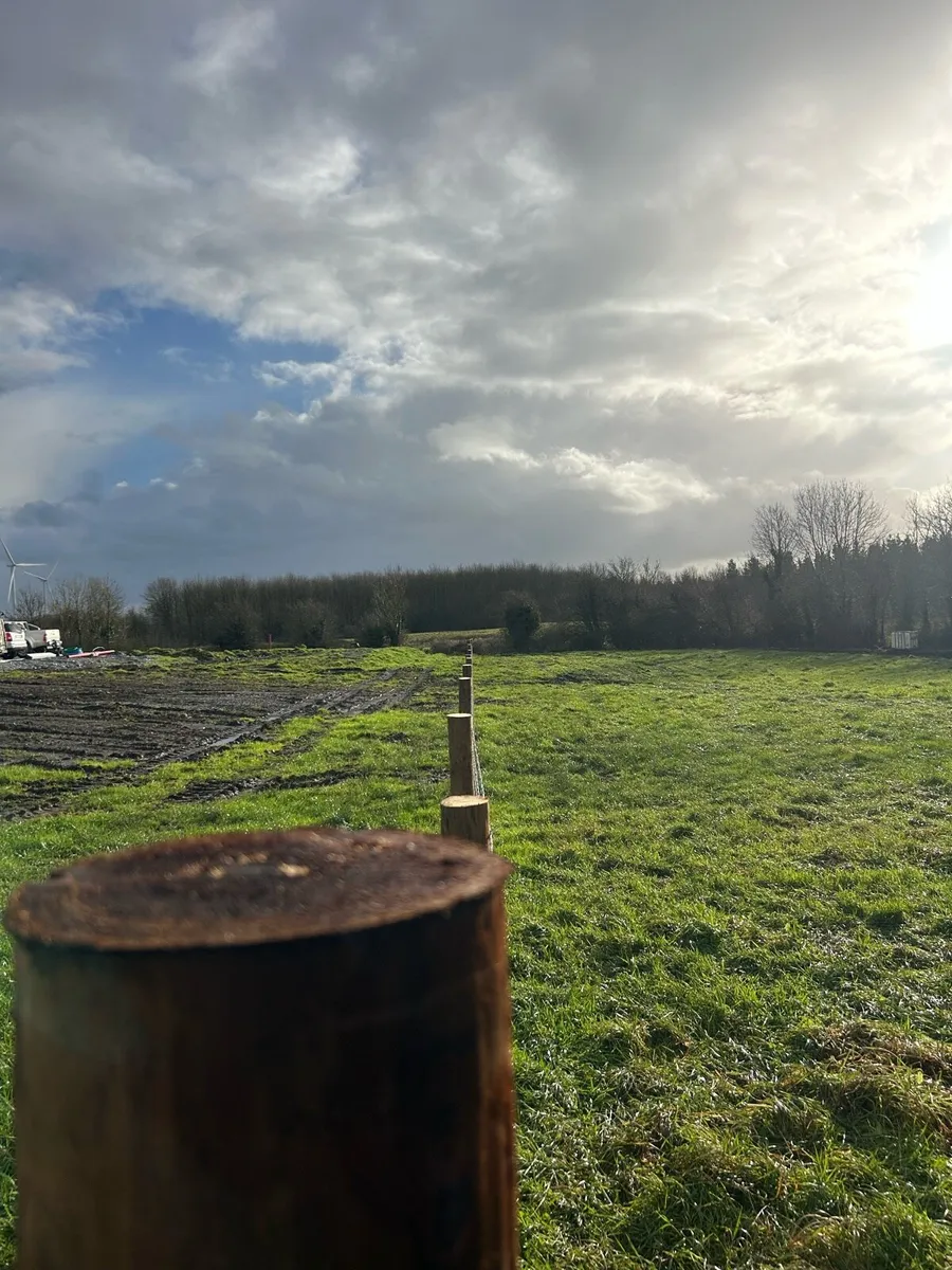 Fencing Contractor - Image 1