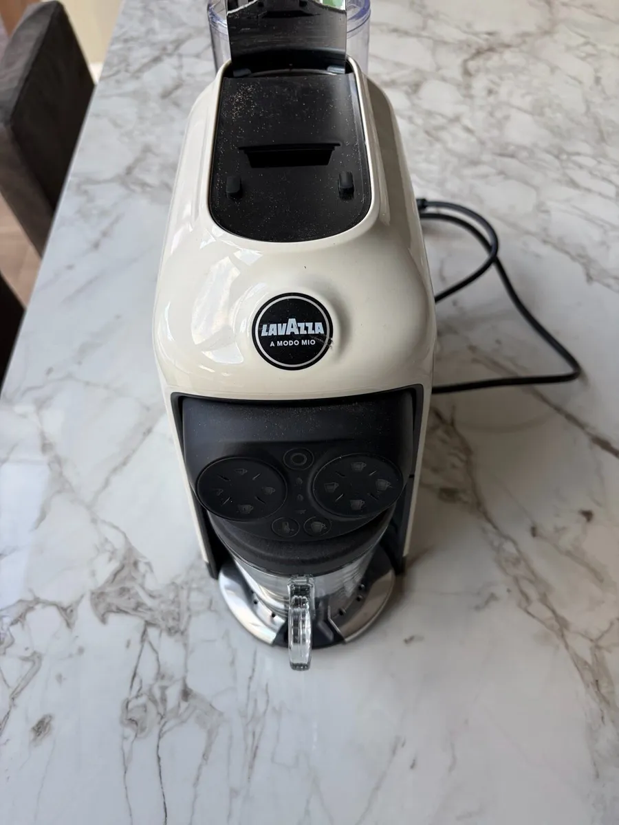Lavazza A Modo Mio Coffee Machine - Image 2